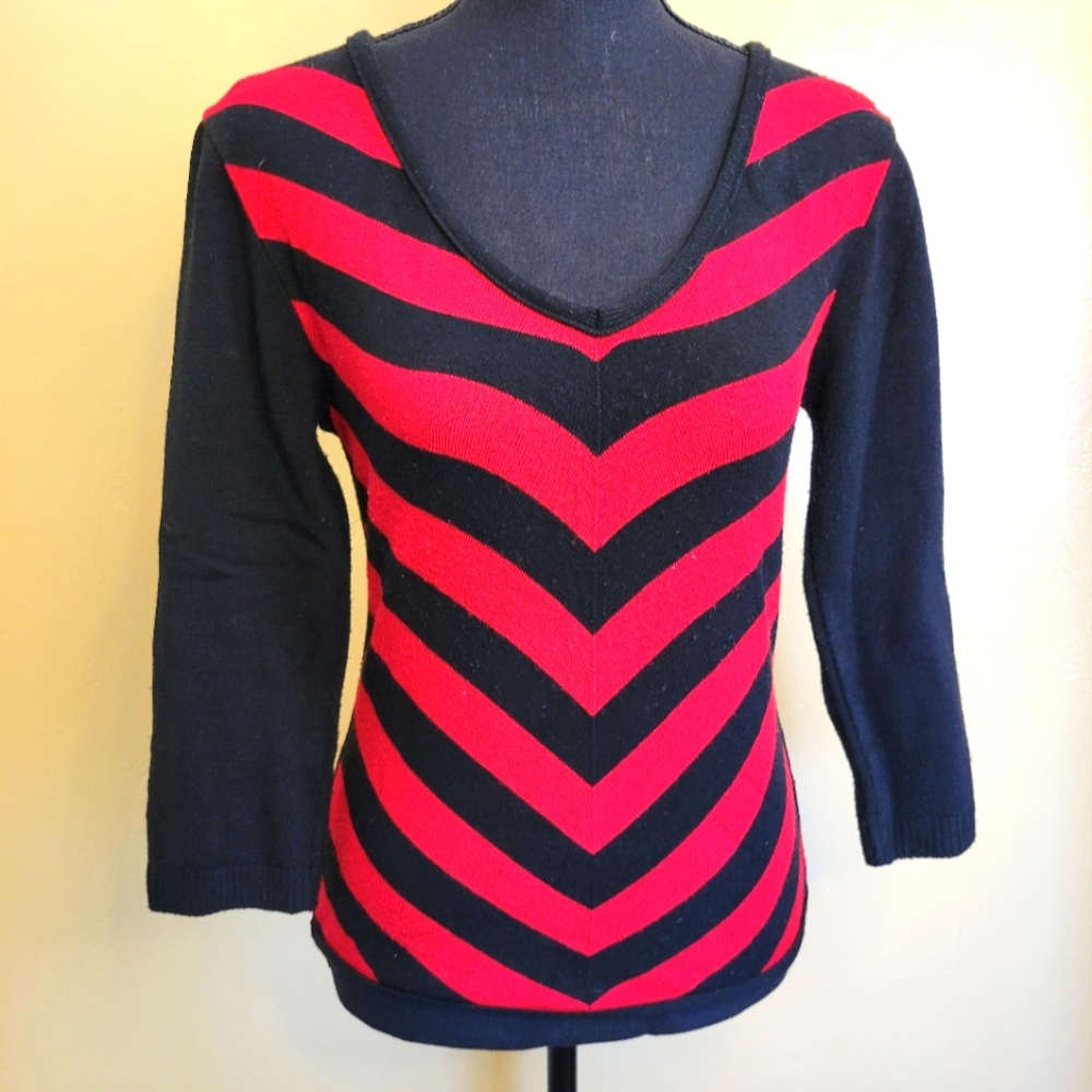 IZ Buyer California V Neck Sweater in Red and Black Stripe mid sleeves. Size L